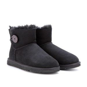 UGG Bailey Button Short Black